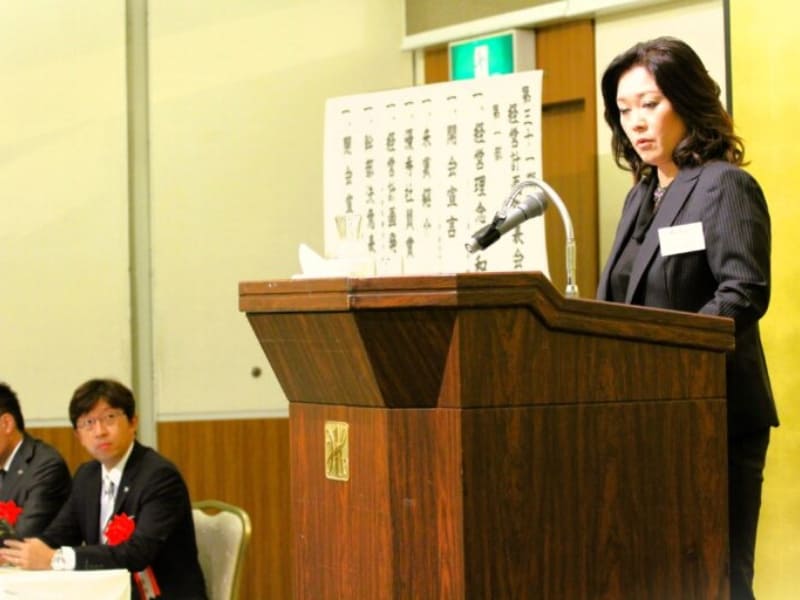 来賓を招いて経営計画発表会の様子