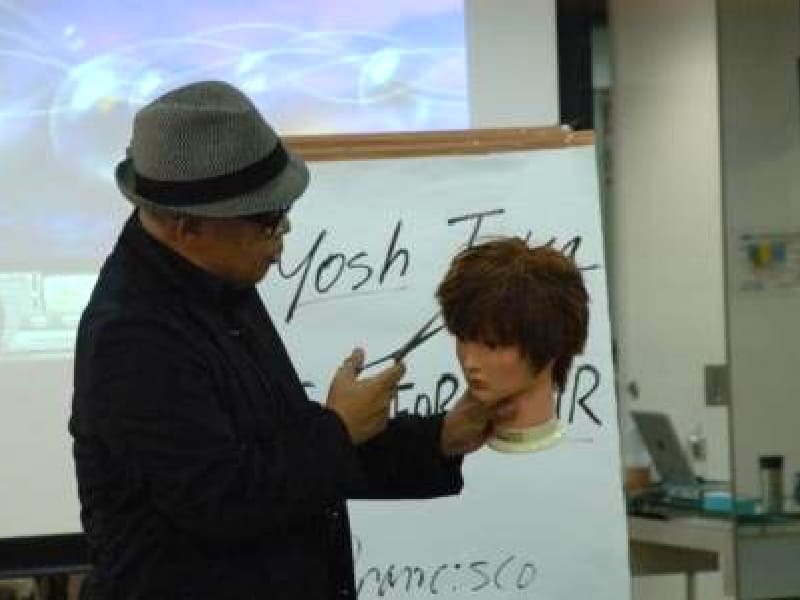 講師を迎えてカットセミナー